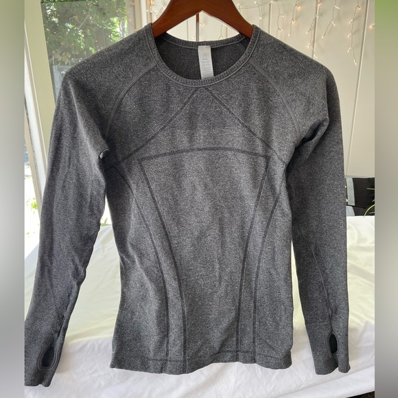 Ivivva Shirt Girls Size 14 -Swiftly Tech Gray Thumbholes Lululemon Top - Picture 3 of 7